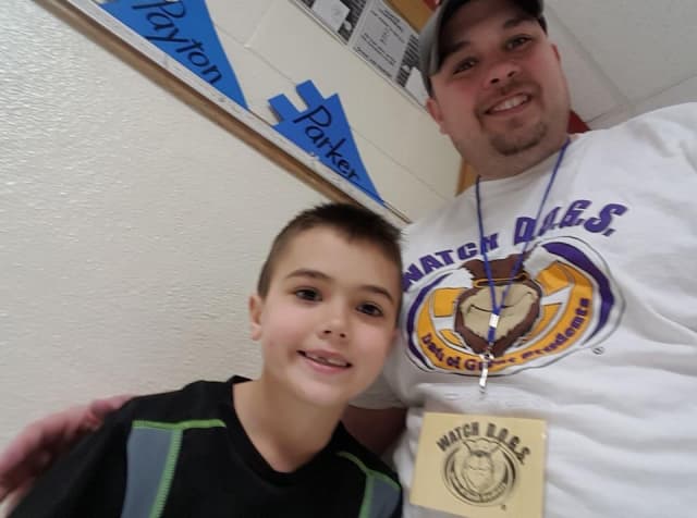 Father volunteer working with students