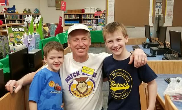 Father volunteer at school event